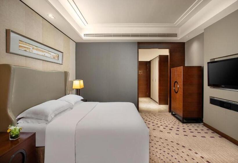 带大床的标准间, Crowne Plaza Huizhou, An Ihg