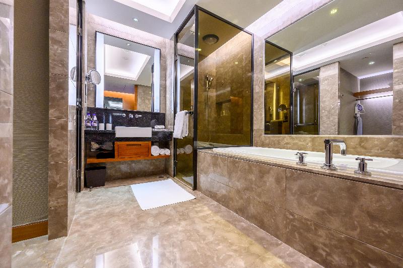 带大床的标准间, Crowne Plaza Huizhou, An Ihg