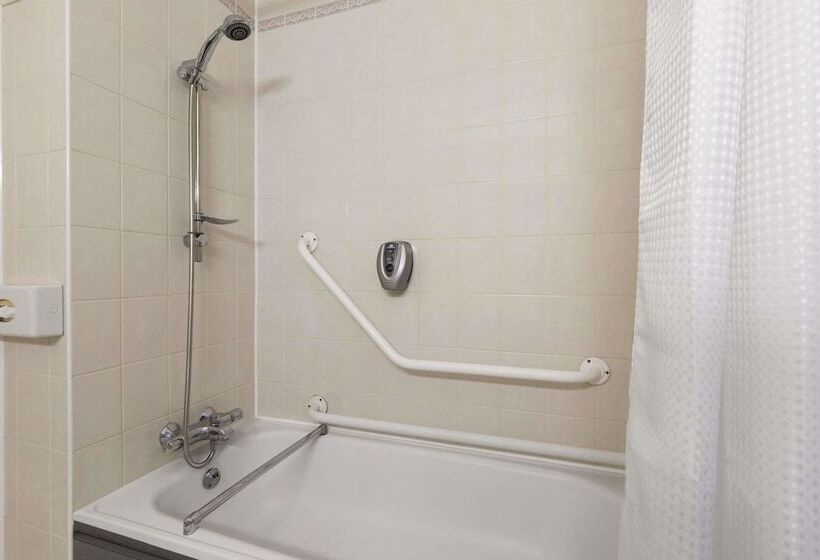 Номер Стандарт 2 Двуспальные Кровати, Days Inn Maidstone