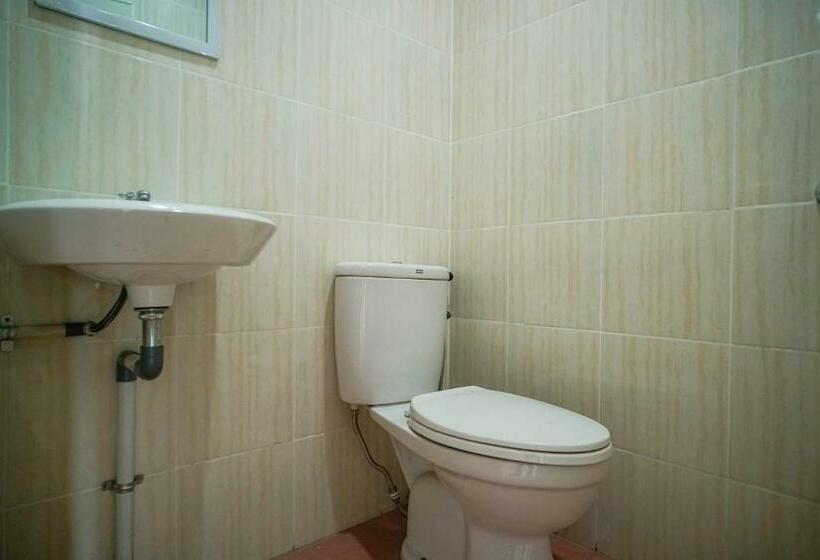 Номер Economy, Reddoorz @ Bukit Palma Surabaya