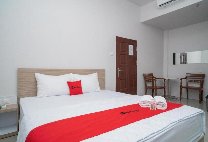 Номер Deluxe, Reddoorz Syariah Near Jalan Ahmad Yani Banjarmasin 3