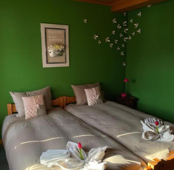 اتاق استاندارد چهار تخته, Auberge De L Ange