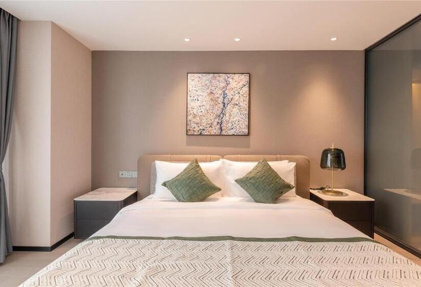 سوییت لوکس, Cresasia Residence