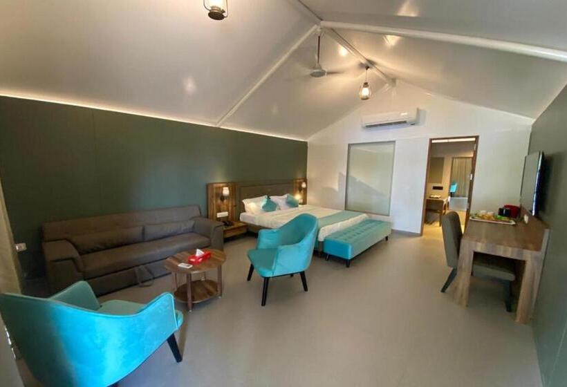 كوخ قياسي, White Feather Resort Kauncha