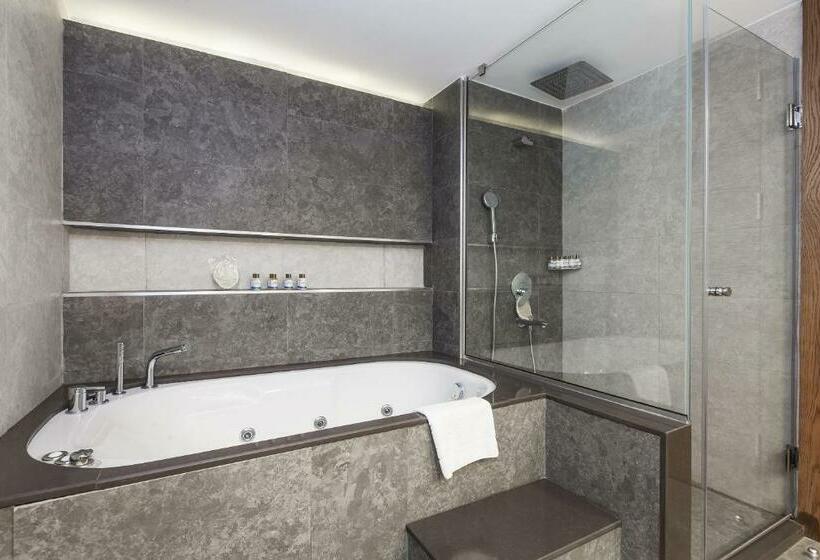 Deluxe Suite Sea View, Salamis Bay Conti Hotel Resort & Spa & Casino