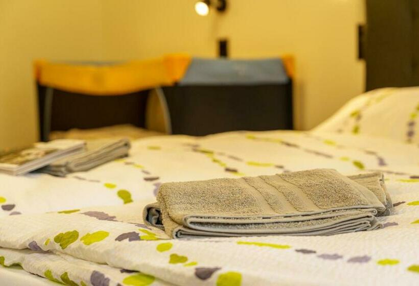 Четырехместный Номер Стандарт, Und Hostel Gleisbett