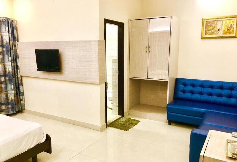 اتاق لوکس, Cj International