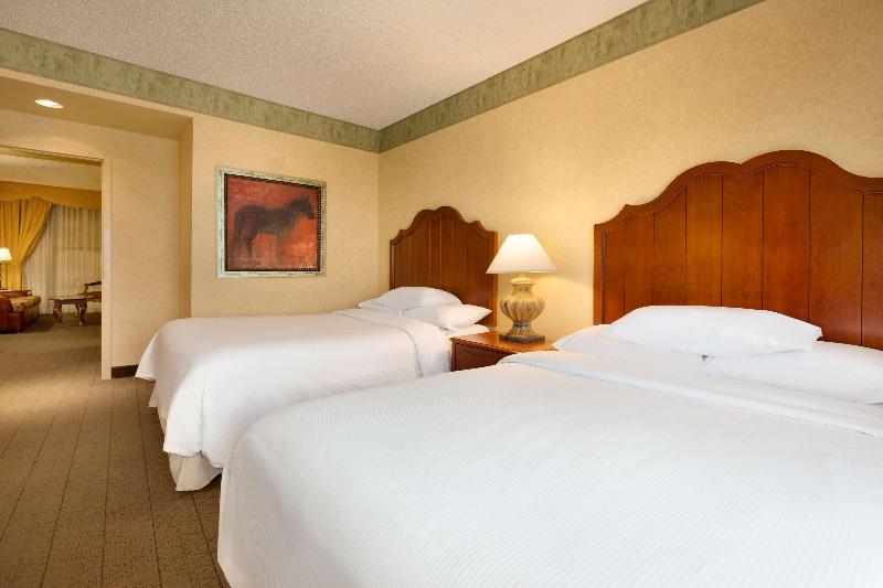 Люкс, Embassy Suites By Hilton Albuquerque