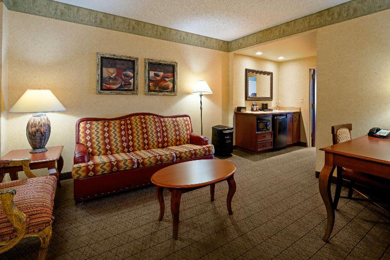 Люкс, Embassy Suites By Hilton Albuquerque
