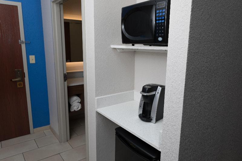 Номер Стандарт Адаптированный для Инвалидов, Holiday Inn Express Hotel & Suites Athens By Ihg