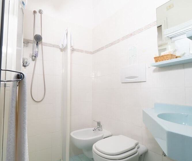 Economy Triple Room, Sampaoli