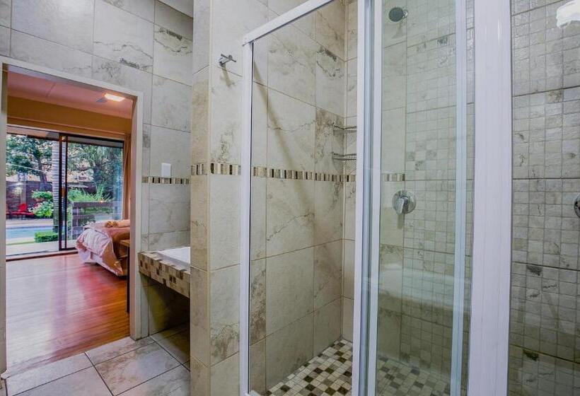 اتاق خانوادگی, Sunrock Guesthouse