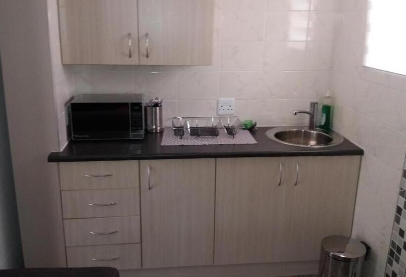 سوئیت 2 خوابه, Sunrock Guesthouse