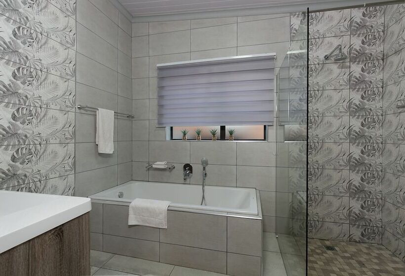 سوییت خانوادگی, Sunrock Guesthouse