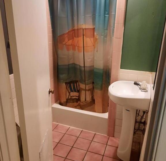 Номер Стандарт, Tennessee Motel