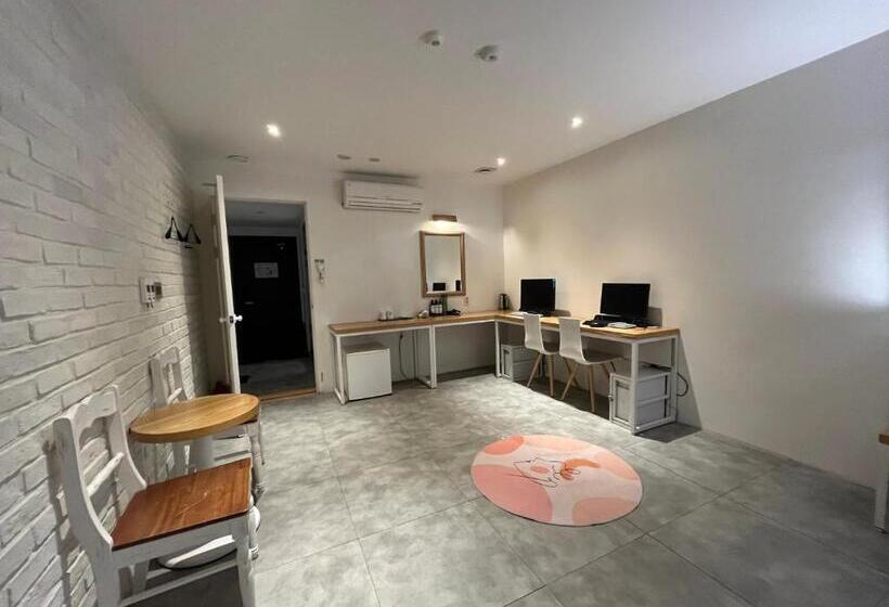 Habitació Deluxe, Yaja Hwajeong Station