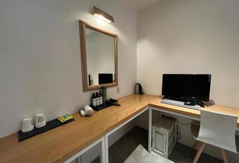 Habitació Deluxe, Yaja Hwajeong Station