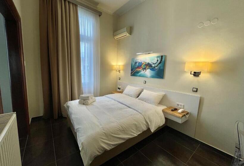 Quarto Deluxe, Augustos