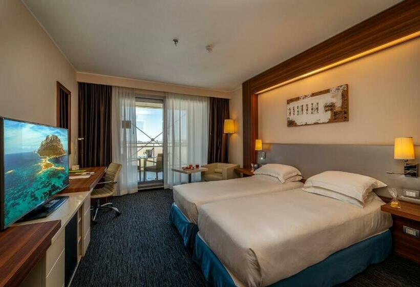 Номер Deluxe с Балконом, Delta Hotels By Marriott Olbia Sardinia