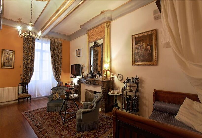 Полулюкс, Hôtel Renaissance
