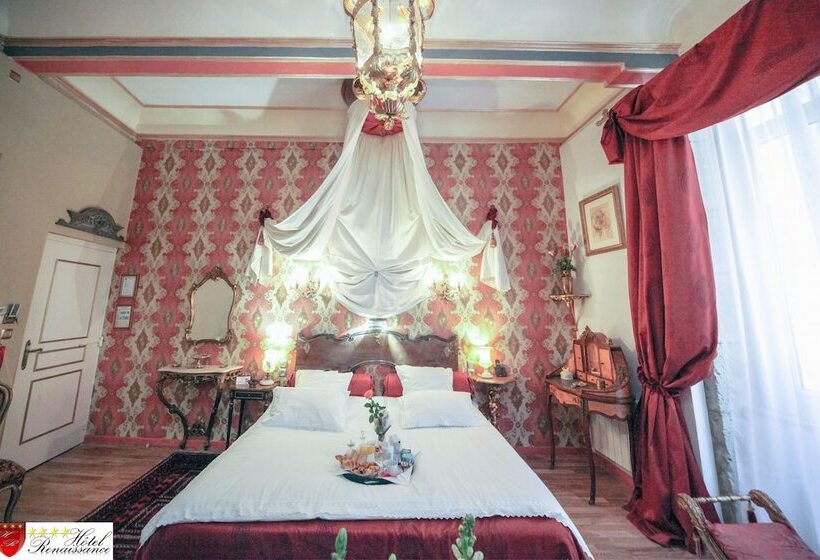 Люкс Сеньор, Hôtel Renaissance