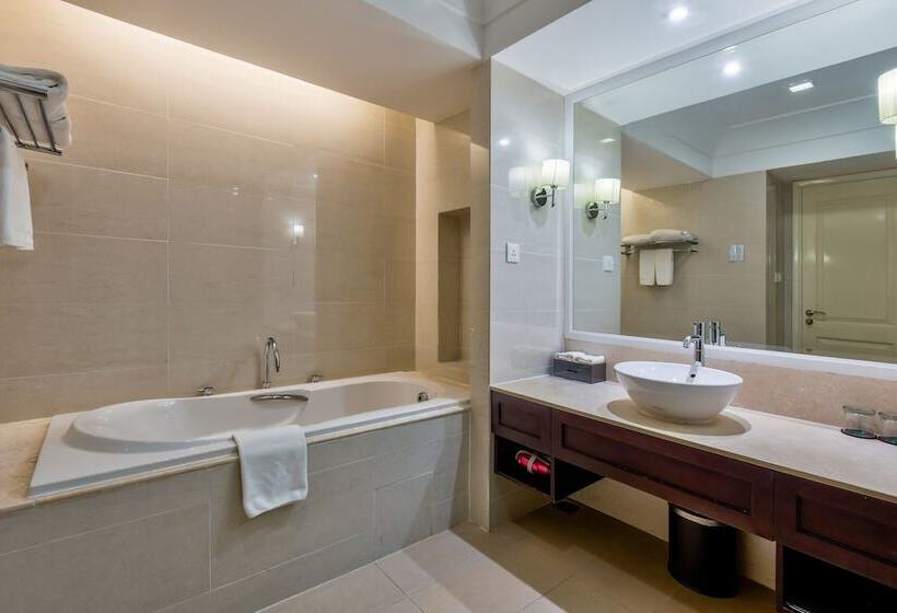 اتاق لوکس سه تخته, La Sapinette Hotel Dalat