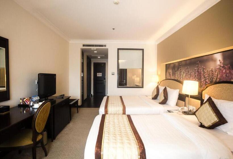 اتاق سوپریور با چشم‌انداز شهر, La Sapinette Hotel Dalat