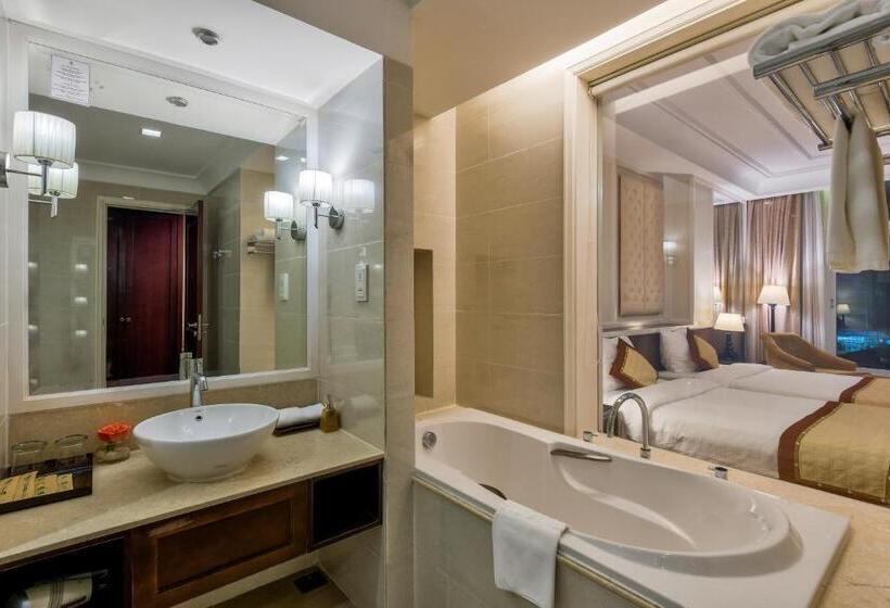 اتاق لوکس با چشم‌انداز شهر, La Sapinette Hotel Dalat