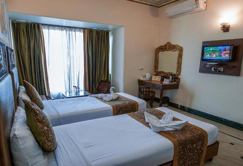 Номер Deluxe, Nahargarh Haveli