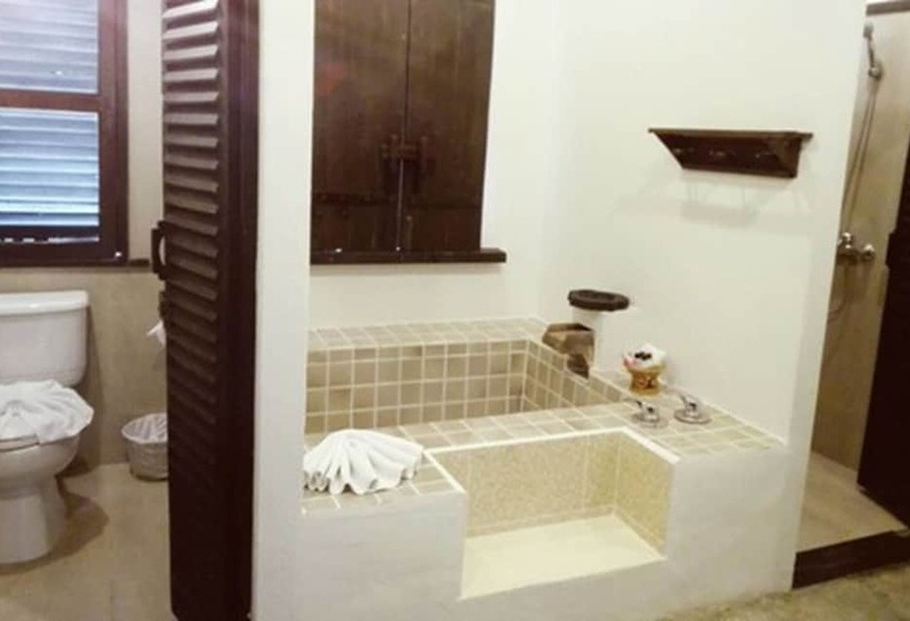 اتاق لوکس, Rainforest Chiangmai