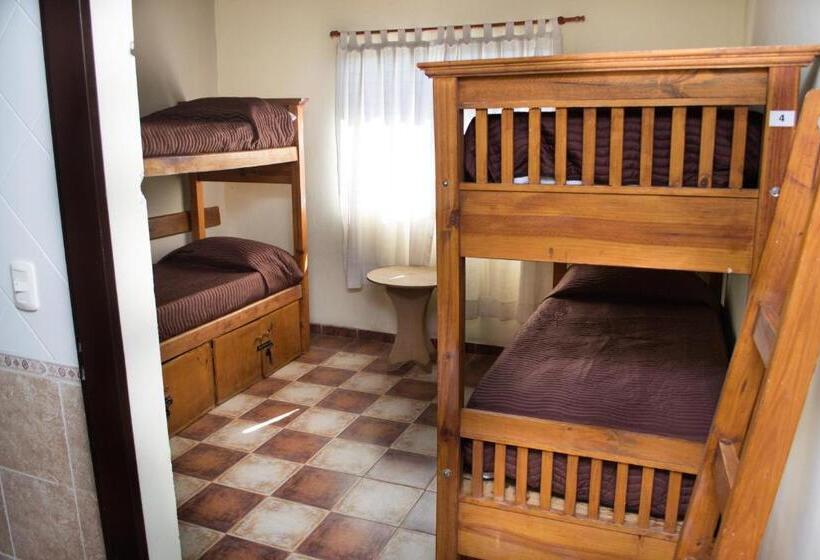 تختخواب در اتاق مشترک, Hostel Inn Calafate