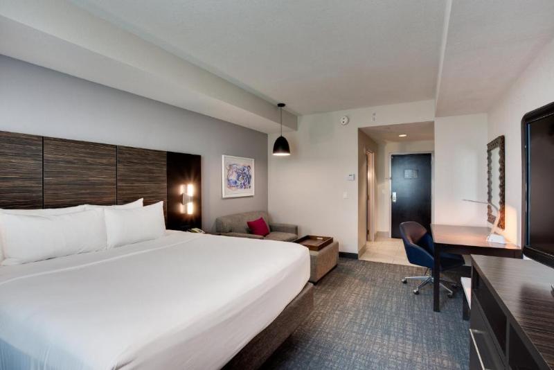 キングサイズベッドのスタンダードルーム, Crowne Plaza Hotel & Resorts Fort Lauderdale Airport/ Cruise, An Ihg