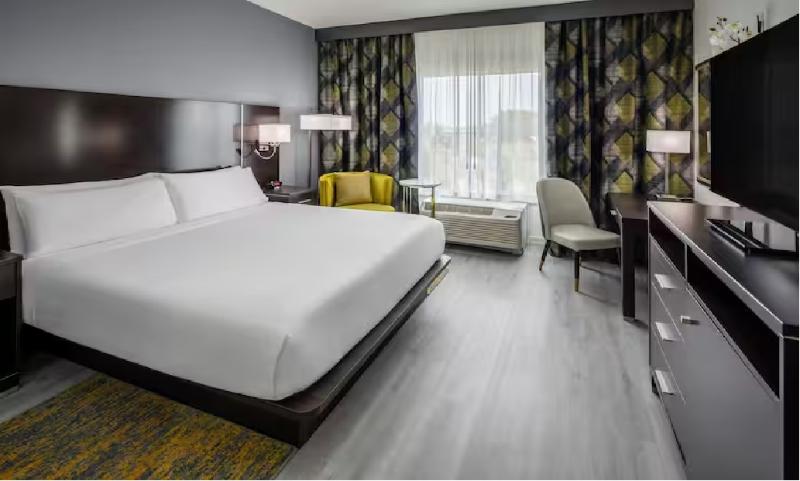 キングサイズベッドのスタンダードルーム, Doubletree By Hilton Sarasota Bradenton Airport
