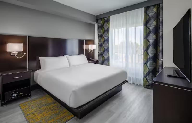 キングサイズベッドのスイートルーム, Doubletree By Hilton Sarasota Bradenton Airport