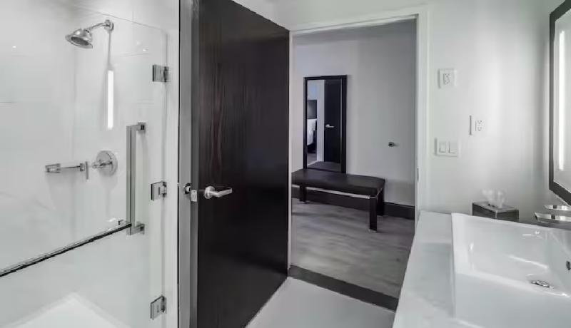 キングサイズベッドのスタンダードルーム, Doubletree By Hilton Sarasota Bradenton Airport