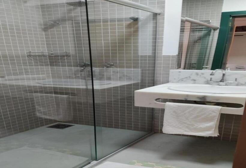 Habitació Triple Deluxe, Ville Real