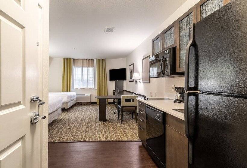 스탠다드 스튜디오, Candlewood Suites Portland Airport, An Ihg