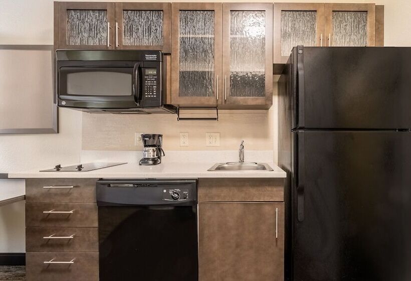 스탠다드 스튜디오, Candlewood Suites Portland Airport, An Ihg