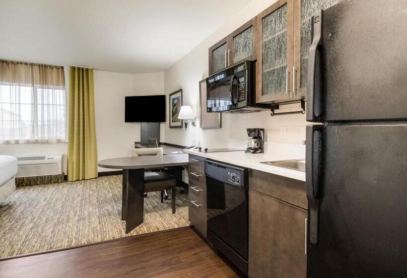 스탠다드 스튜디오, Candlewood Suites Portland Airport, An Ihg