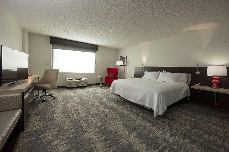 带大床的标准间, Hilton Garden Inn Athens Downtown
