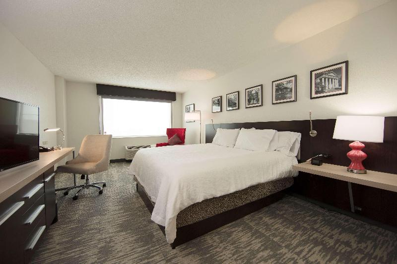 带大床的标准间, Hilton Garden Inn Athens Downtown