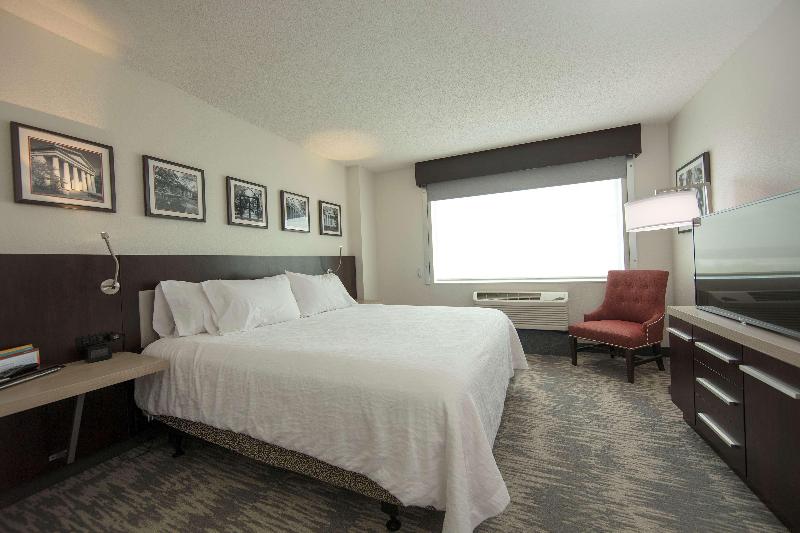 带大床的标准间, Hilton Garden Inn Athens Downtown