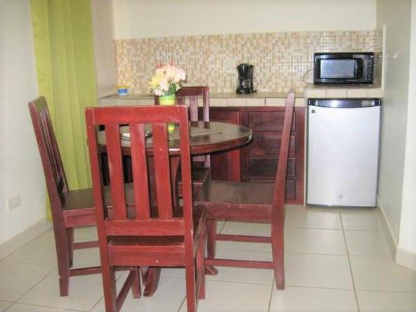 سوییت با چشم‌انداز استخر, Las Brisas Resort And Villas