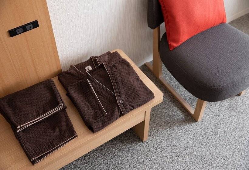 Номер Стандарт Трехместный, Mitsui Garden Hotel Kyoto Sanjo
