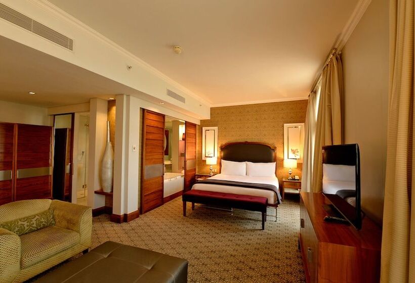 Люкс, Pivot Hotel Montecasino