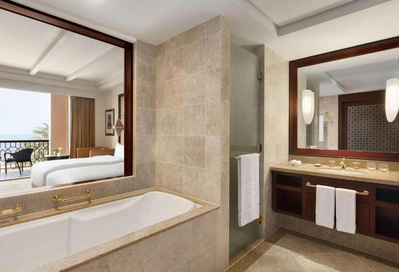 اتاق لوکس با تخت بزرگ, Shangri La Al Husn, Muscat - Adults Only Resort