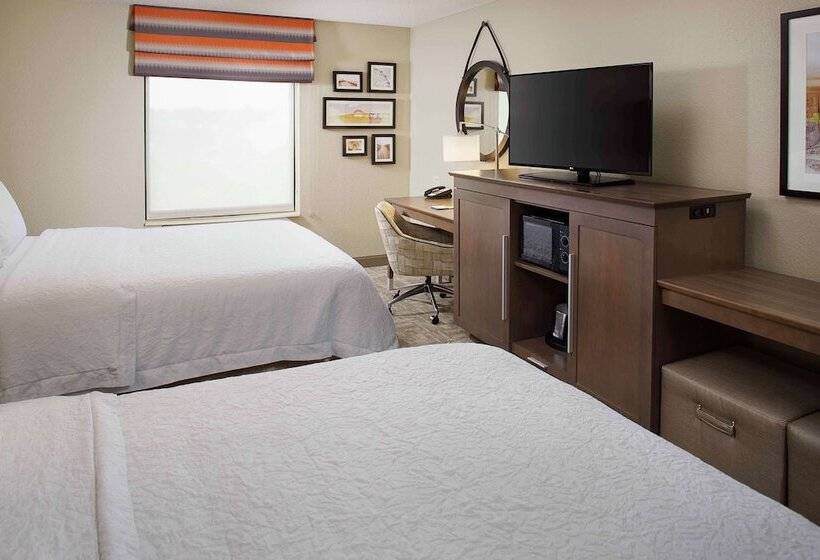 스위트, Hampton Inn Garden City Long Island
