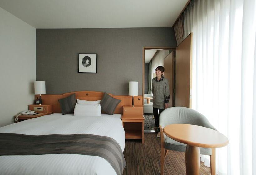 اتاق اکونومی, Okayama Koraku