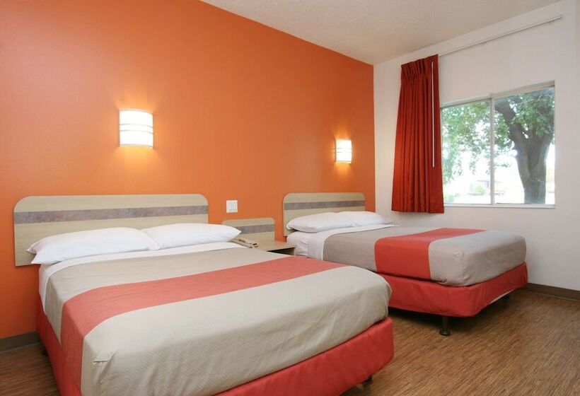Номер Стандарт 2 Двуспальные Кровати, Motel 6colchester, Vt  Burlington