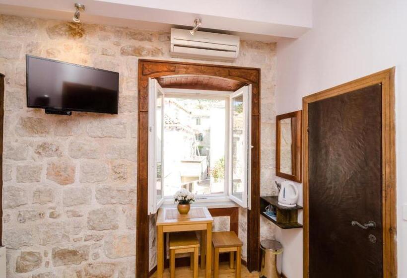 اتاق استاندارد, Eddie's Sea View Rooms Old Town